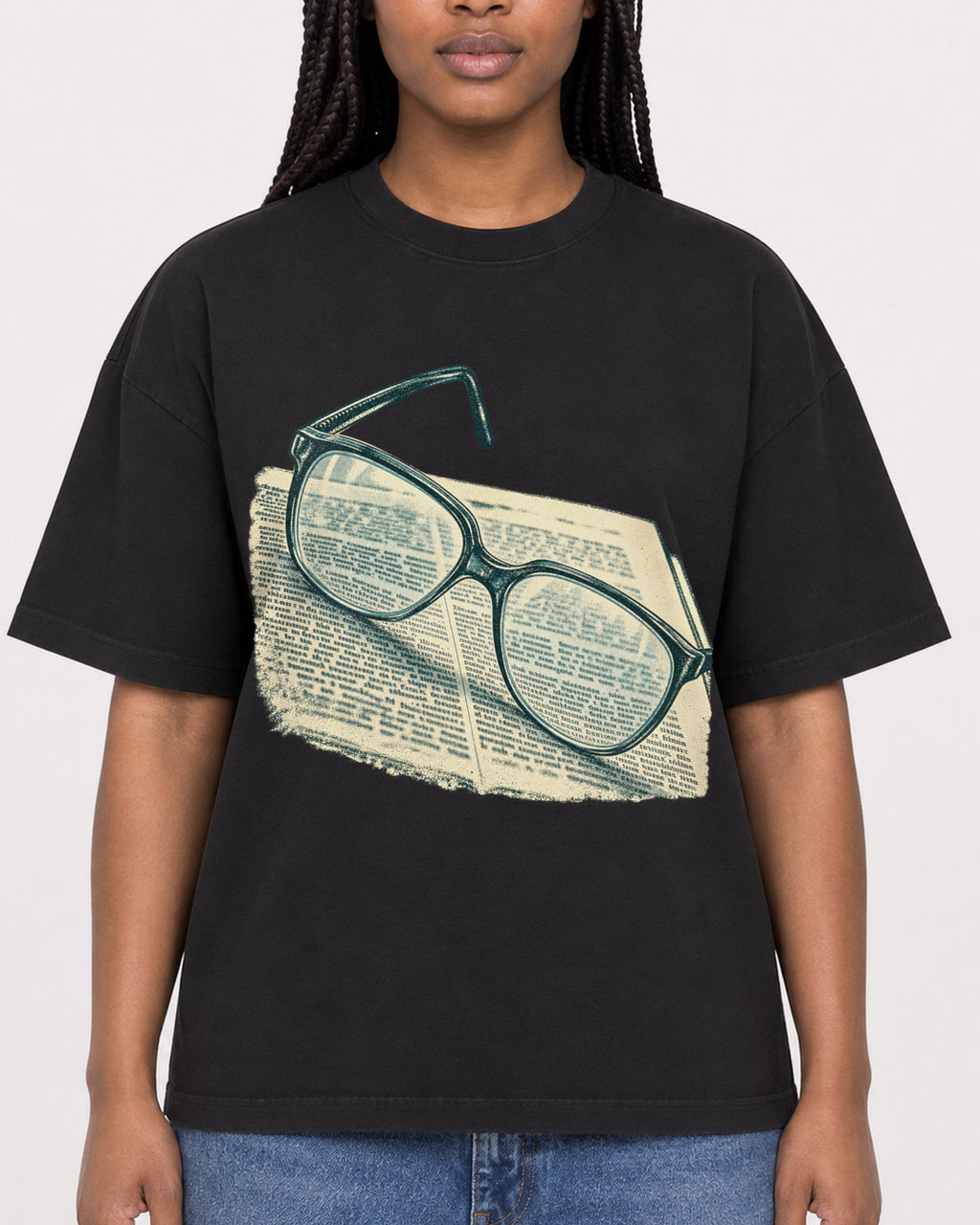 Mockup Boxy Heavyweight Tee Black female close-up 04