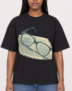 Mockup Boxy Heavyweight Tee Black female close-up 04