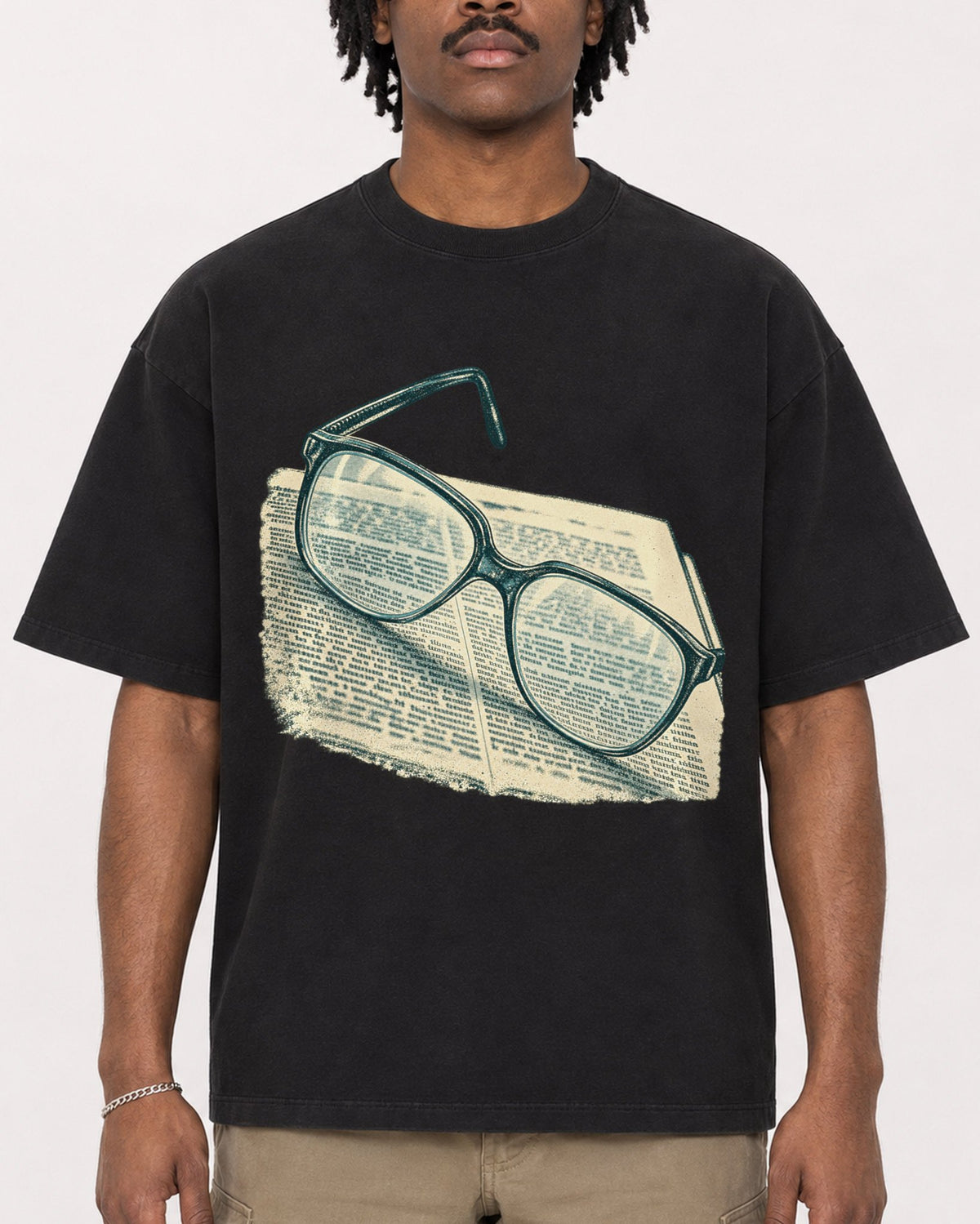 Mockup Boxy Heavyweight Tee Black male close-up 04