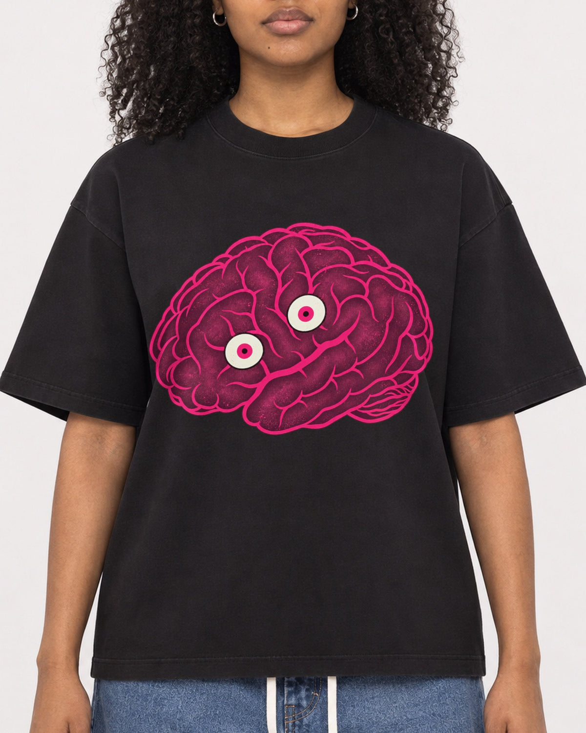 Mockup Boxy Heavyweight Tee Black female close-up 05