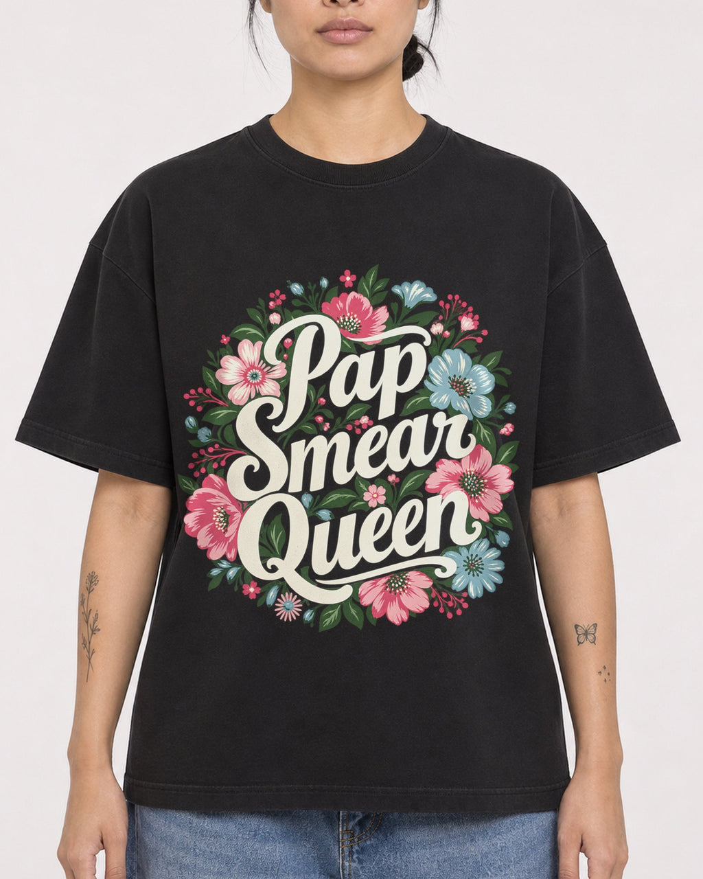 Mockup Boxy Heavyweight Tee Black female close-up 12