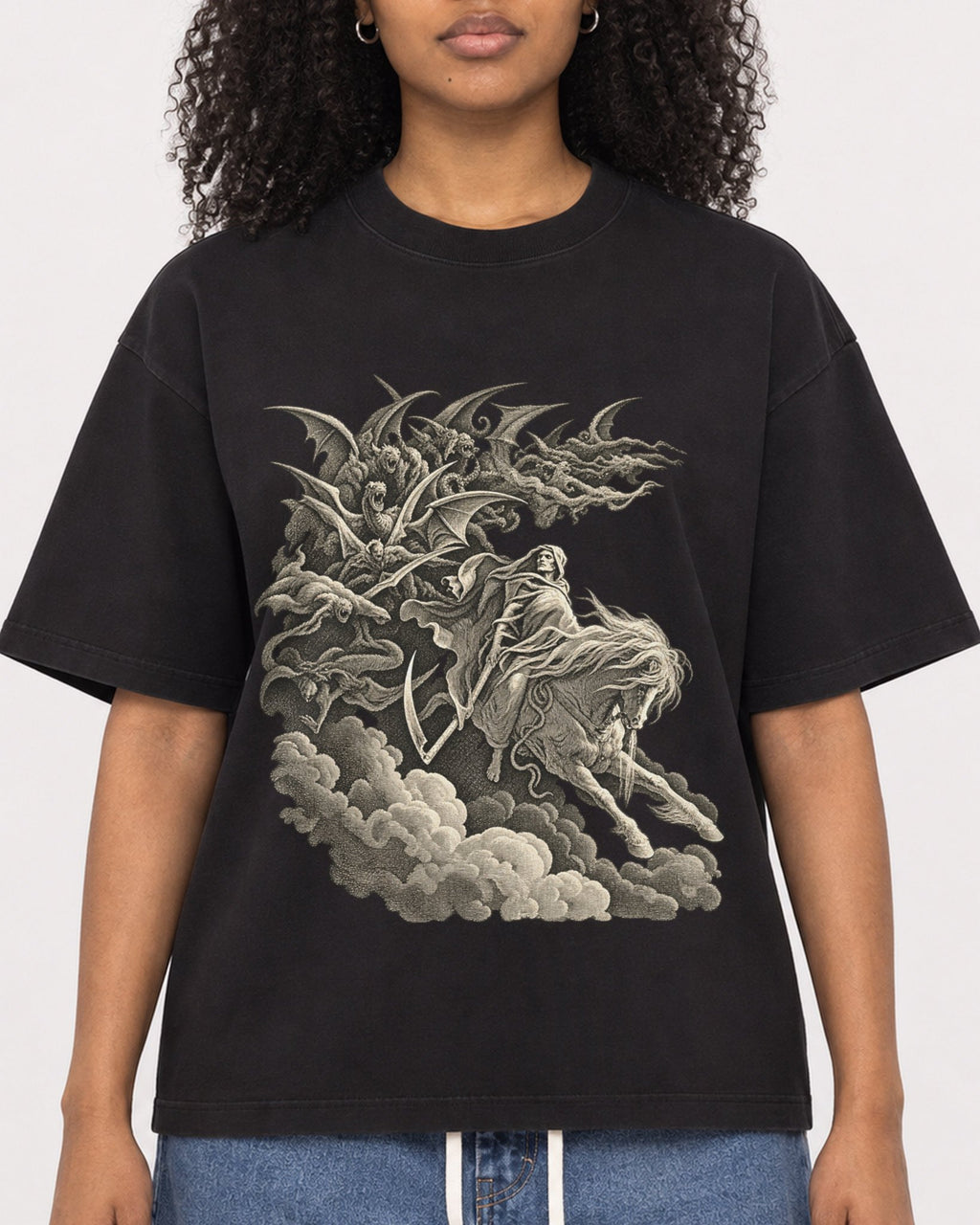Mockup Boxy Heavyweight Tee Black female close-up 05