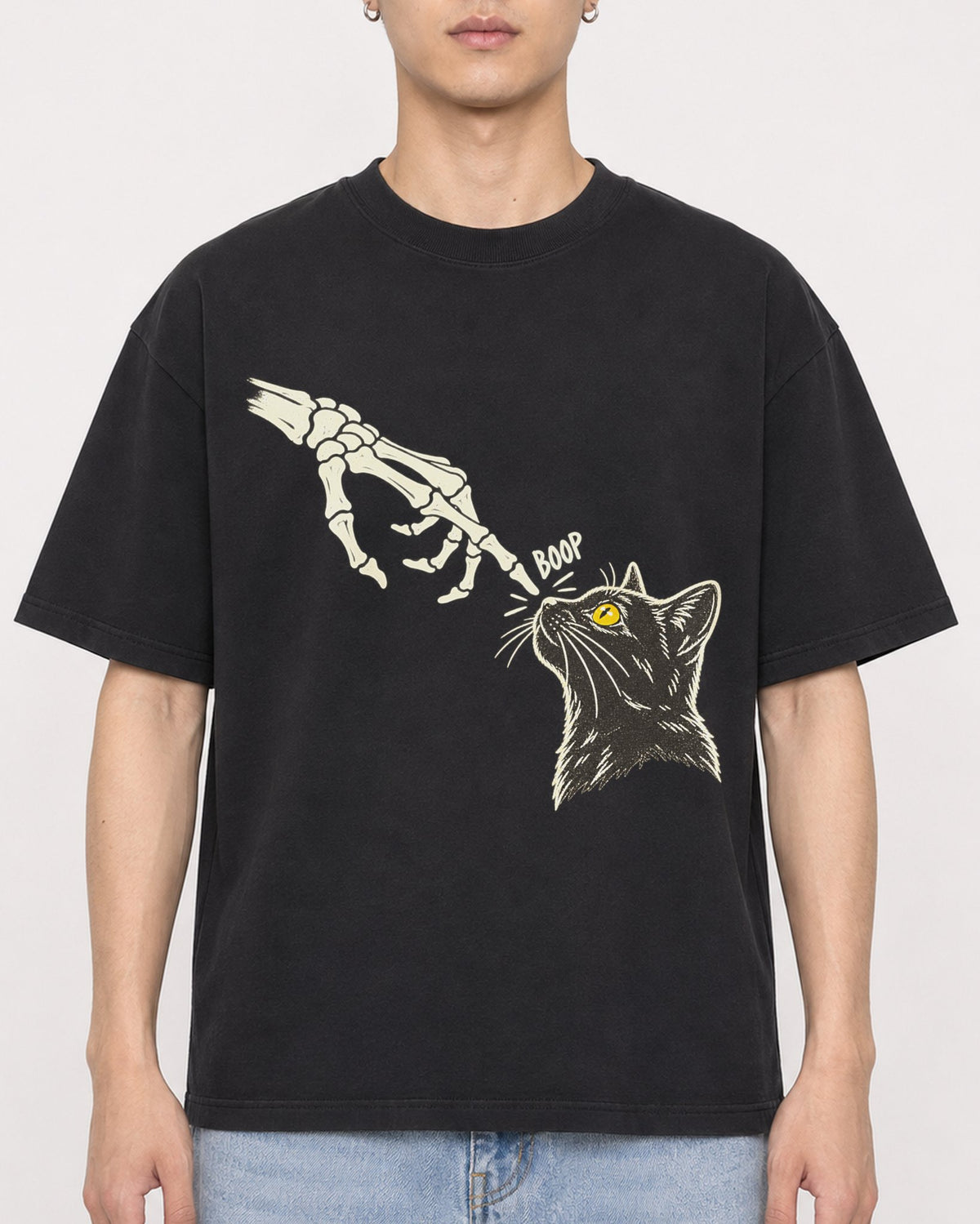 Mockup Boxy Heavyweight Tee Black male close-up 21