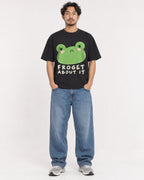 Mockup Boxy Heavyweight Tee Black male full-body 02