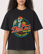Mockup Boxy Heavyweight Tee Black female close-up 10