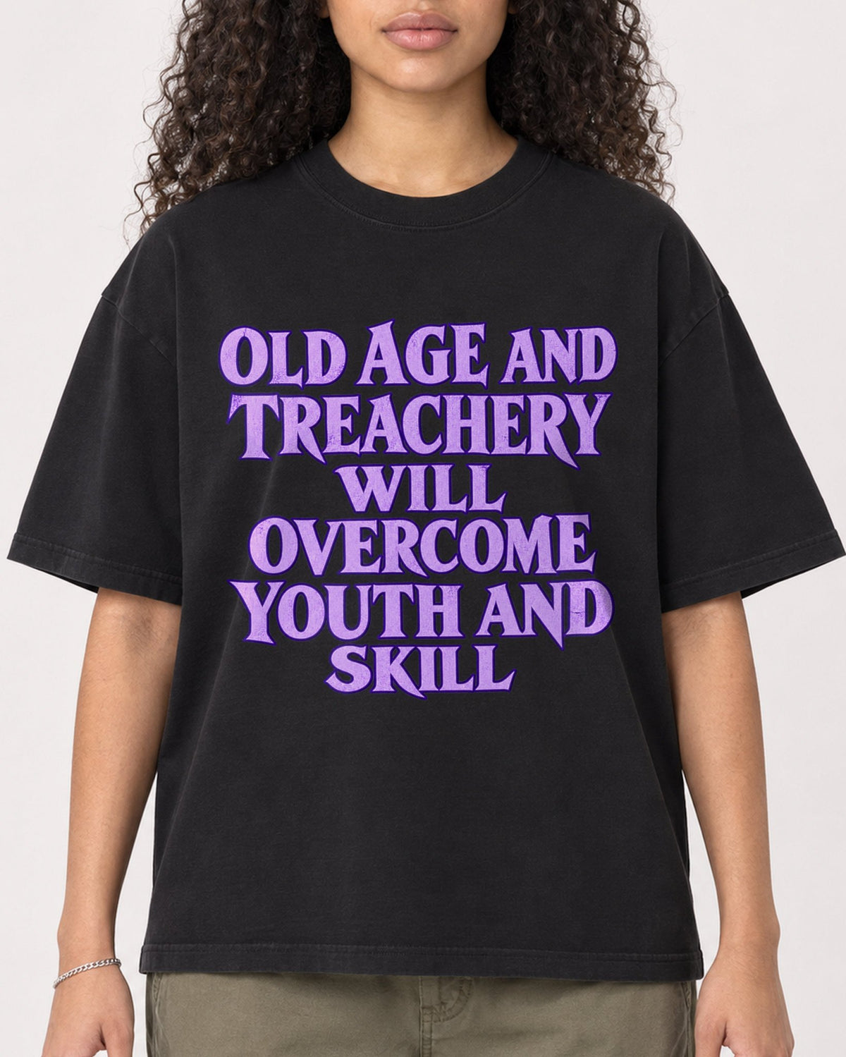 Mockup Boxy Heavyweight Tee Black female close-up 10