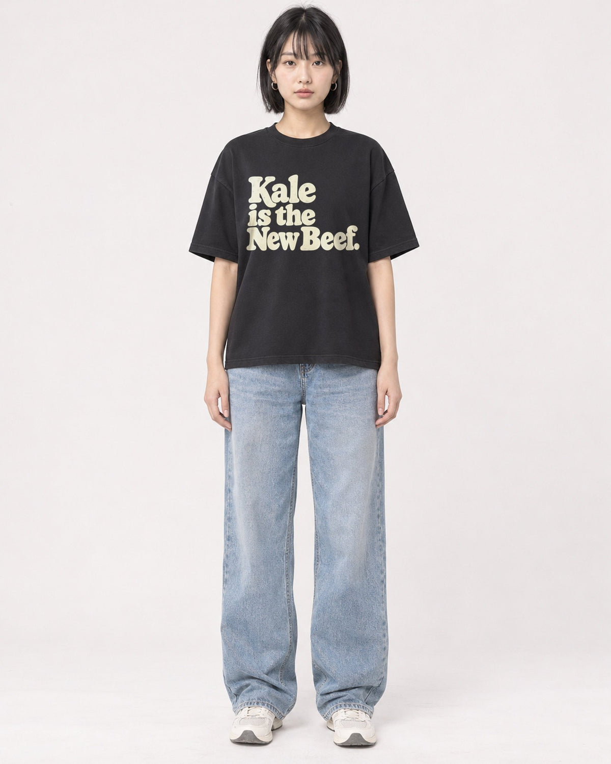 Mockup Boxy Heavyweight Tee Black female full-body 11