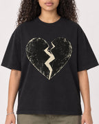 Mockup Boxy Heavyweight Tee Black female close-up 10