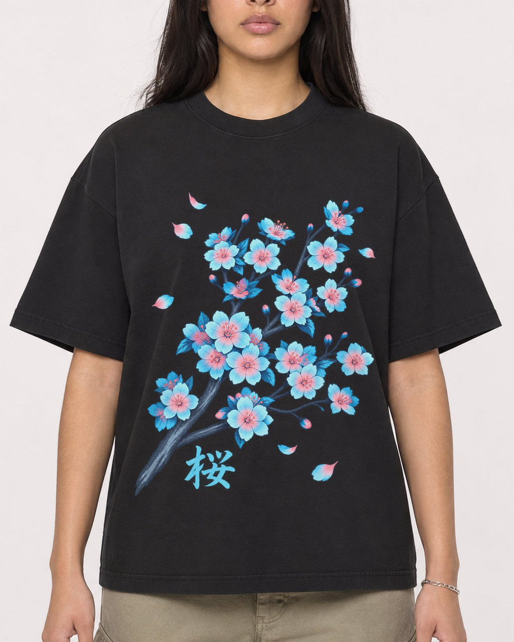 Mockup Boxy Heavyweight Tee Black female close-up 46