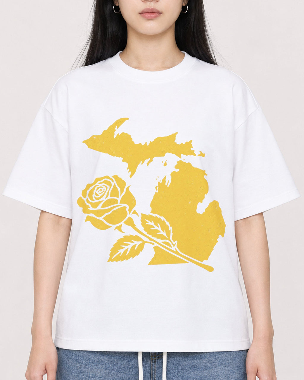 Mockup Boxy Heavyweight Tee White female close-up 01
