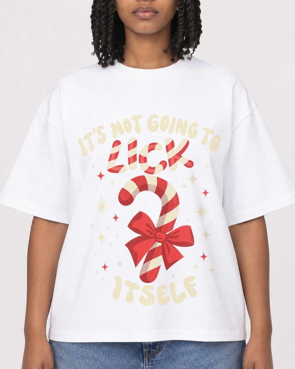 Mockup Boxy Heavyweight Tee White female close-up 15