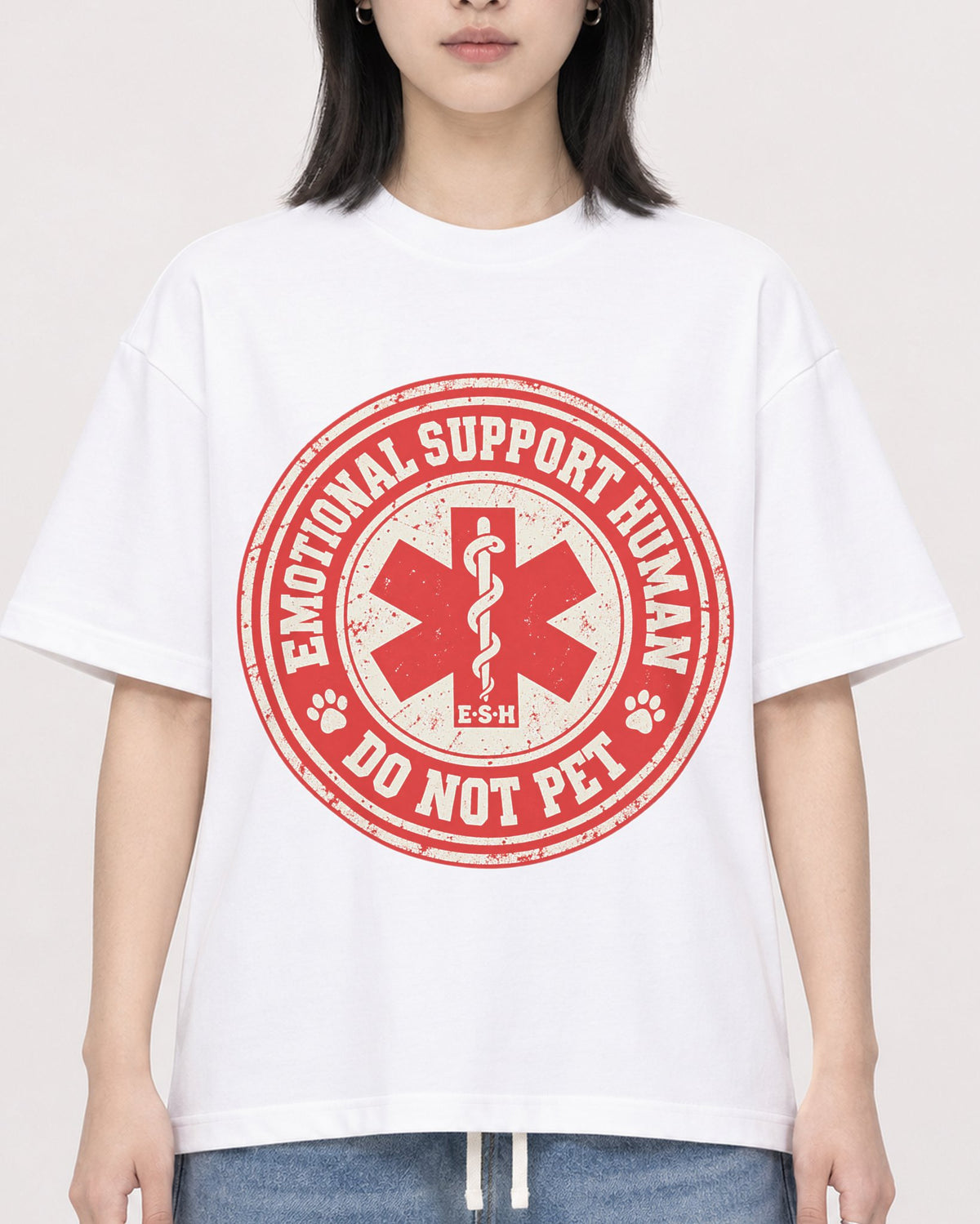 Mockup Boxy Heavyweight Tee White female close-up 31