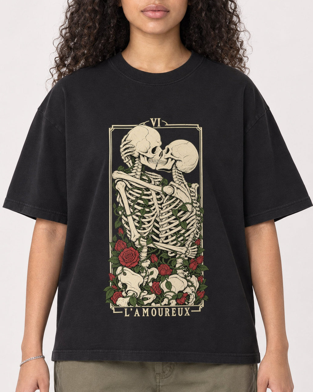 Mockup Boxy Heavyweight Tee Black female close-up 10