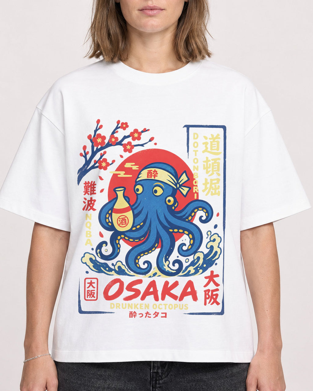 Mockup Boxy Heavyweight Tee White female close-up 38
