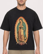 Mockup Boxy Heavyweight Tee Black male close-up 08