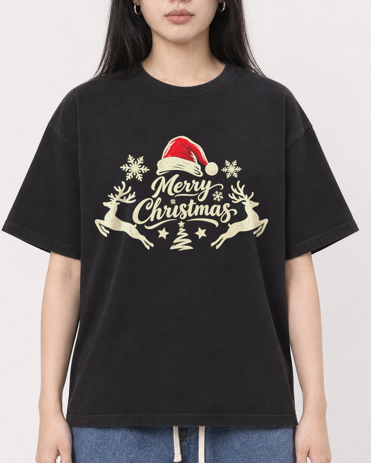 Mockup Boxy Heavyweight Tee Black female close-up 01
