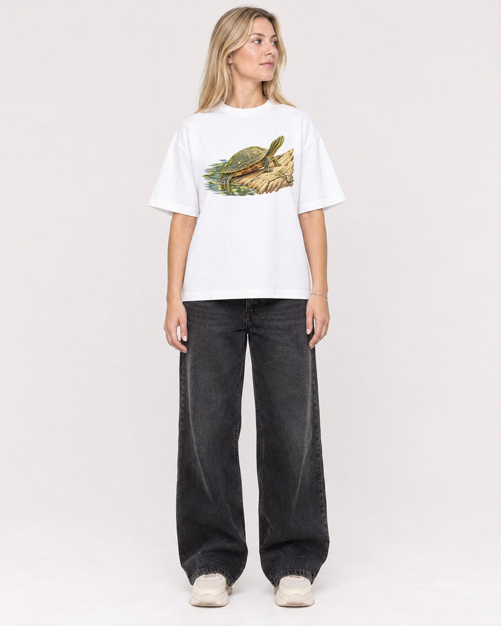 Mockup Boxy Heavyweight Tee White female full-body 08