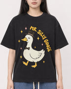 Mockup Boxy Heavyweight Tee Black female close-up 01
