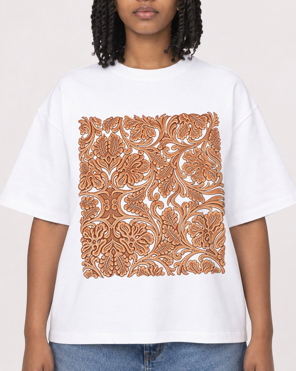 Mockup Boxy Heavyweight Tee White female close-up 15