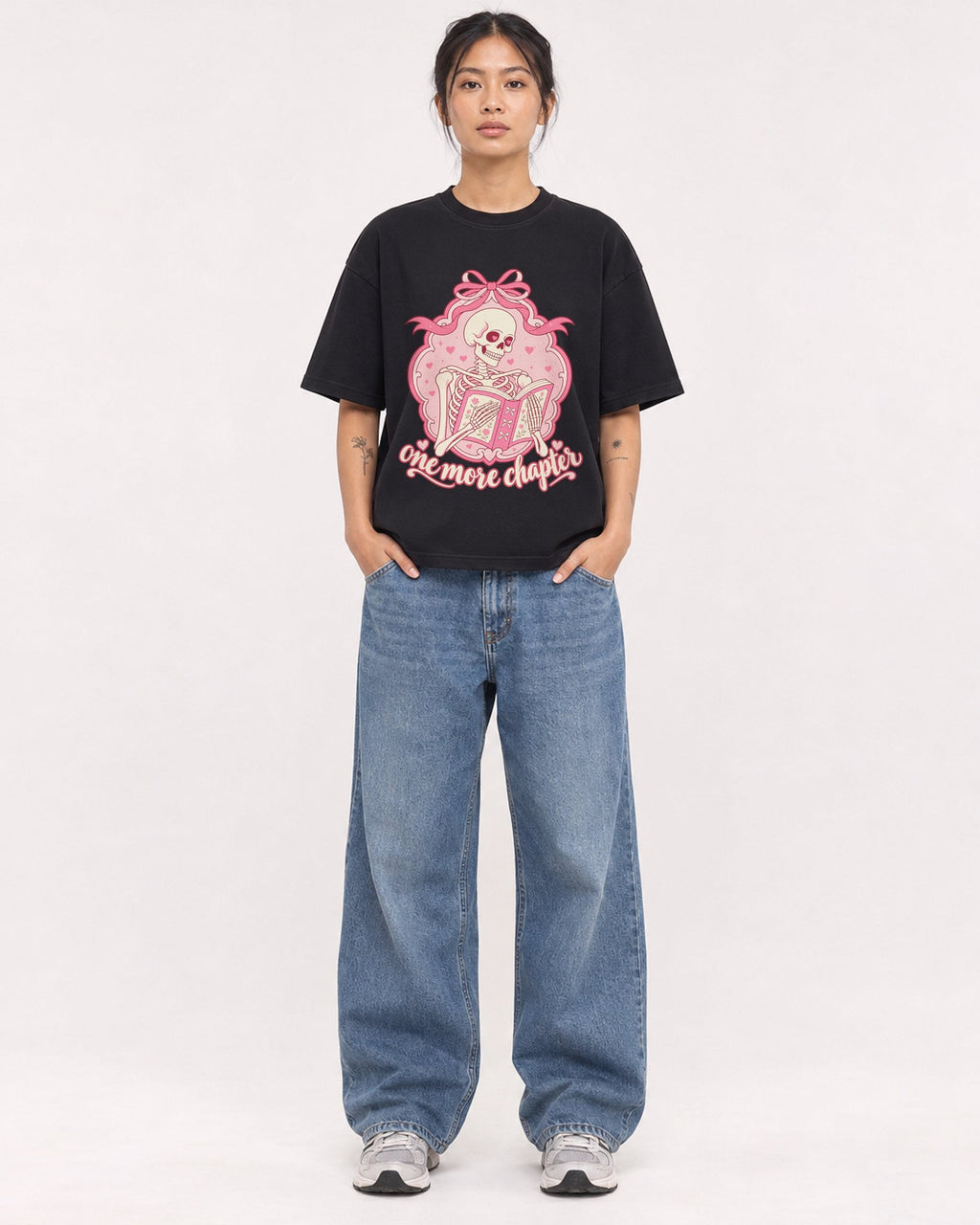Mockup Boxy Heavyweight Tee Black female full-body 12
