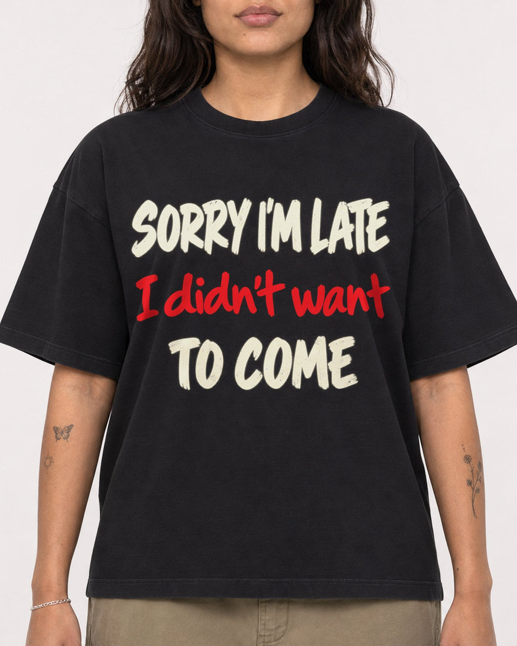 Mockup Boxy Heavyweight Tee Black female close-up 06