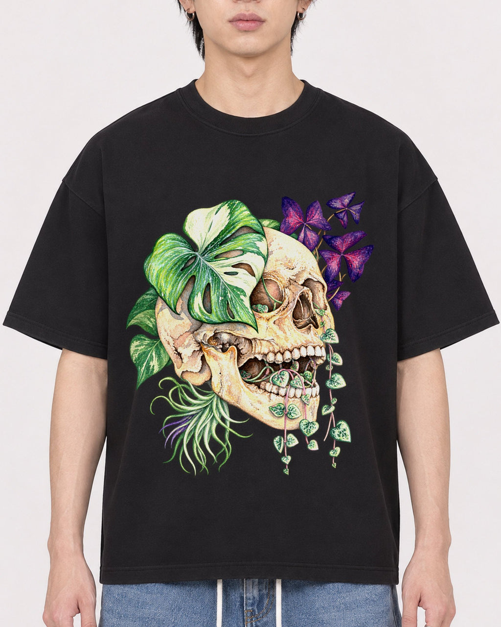 Mockup Boxy Heavyweight Tee Black male close-up 11