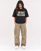 Mockup Boxy Heavyweight Tee Black female full-body 02