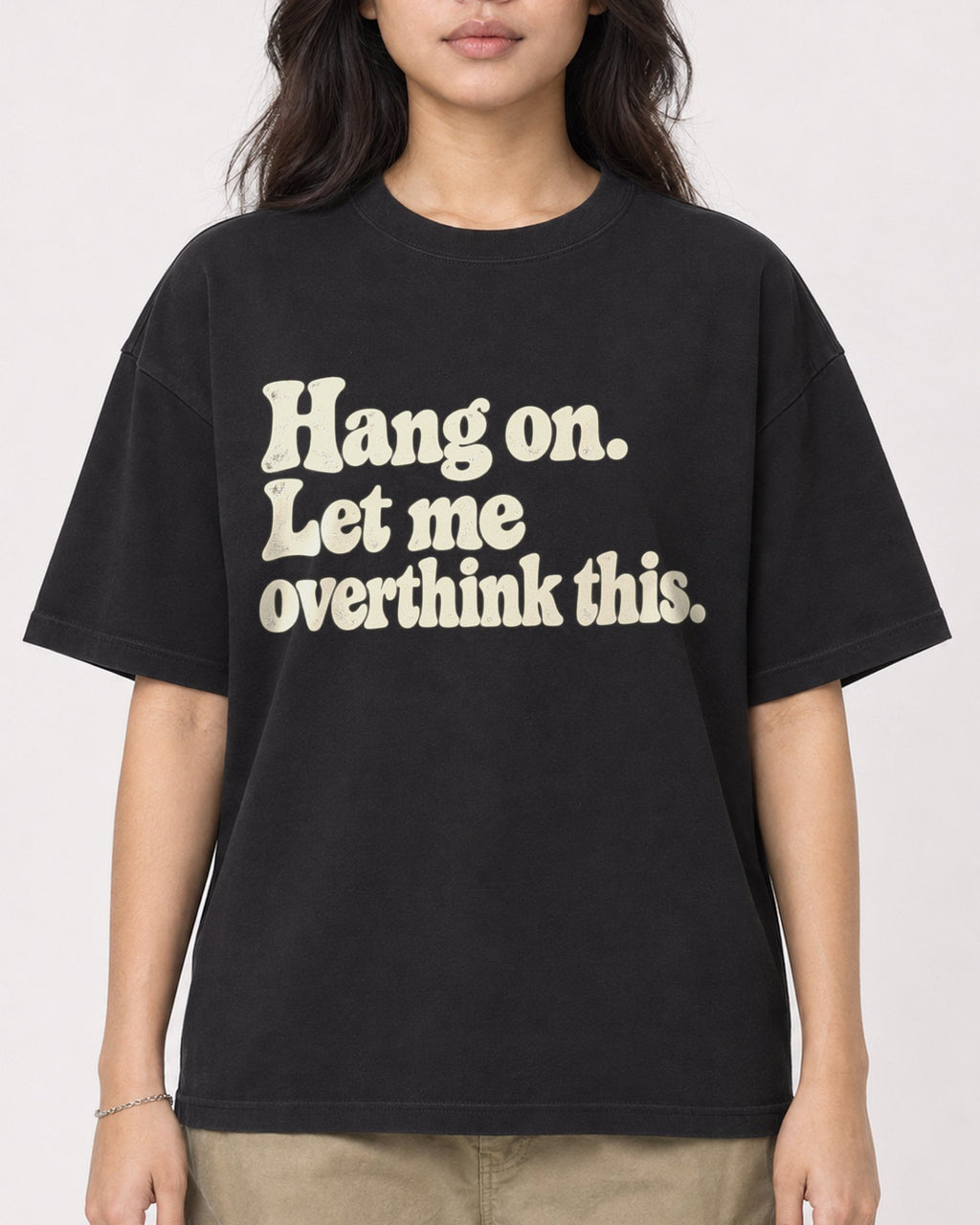 Mockup Boxy Heavyweight Tee Black female close-up 02