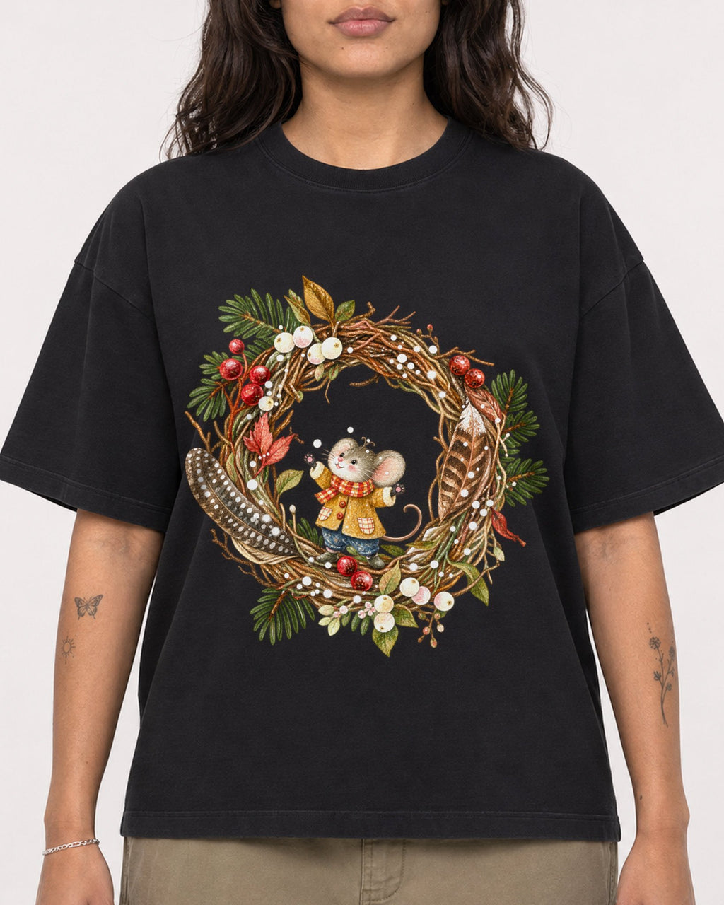 Mockup Boxy Heavyweight Tee Black female close-up 06