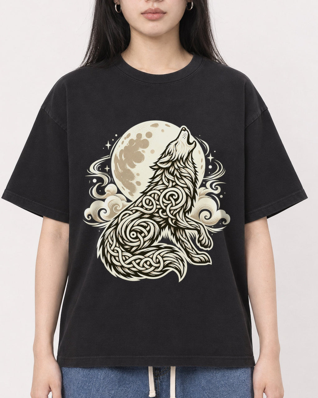 Mockup Boxy Heavyweight Tee Black female close-up 01