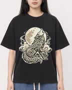 Mockup Boxy Heavyweight Tee Black female close-up 01