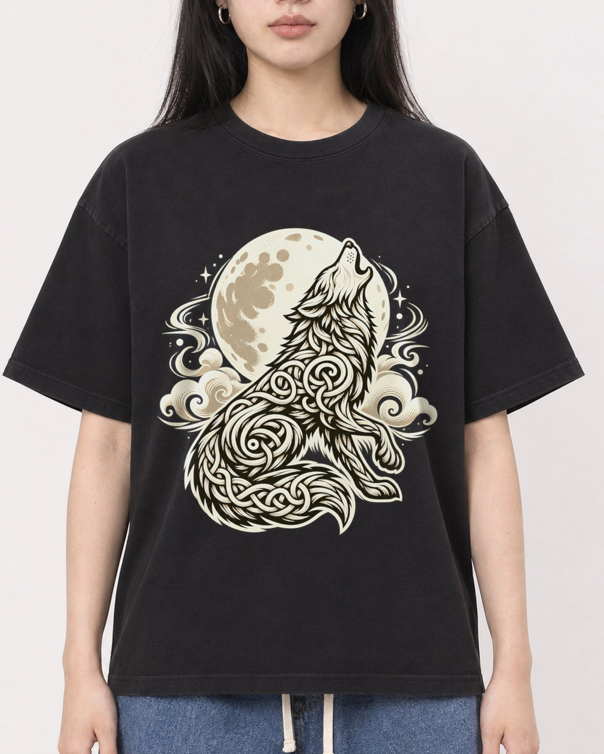 Mockup Boxy Heavyweight Tee Black female close-up 01