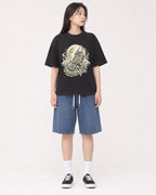 Mockup Boxy Heavyweight Tee Black female full-body 01