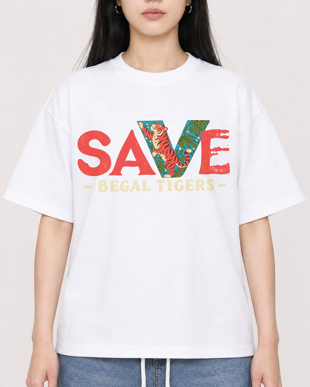 Mockup Boxy Heavyweight Tee White female close-up 01