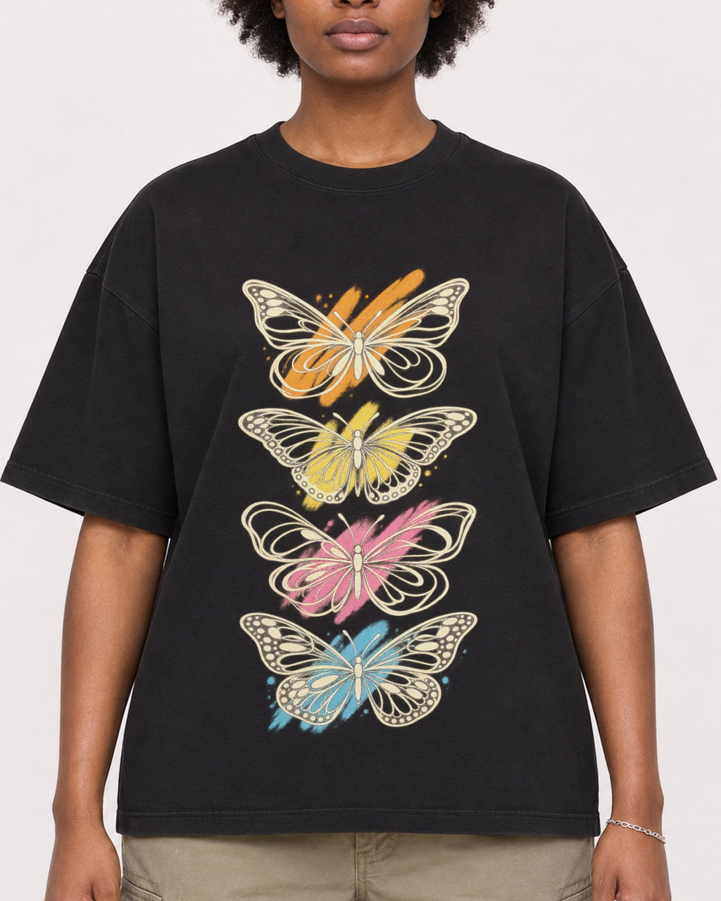 Mockup Boxy Heavyweight Tee Black female close-up 14