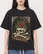 Mockup Boxy Heavyweight Tee Black female close-up 01