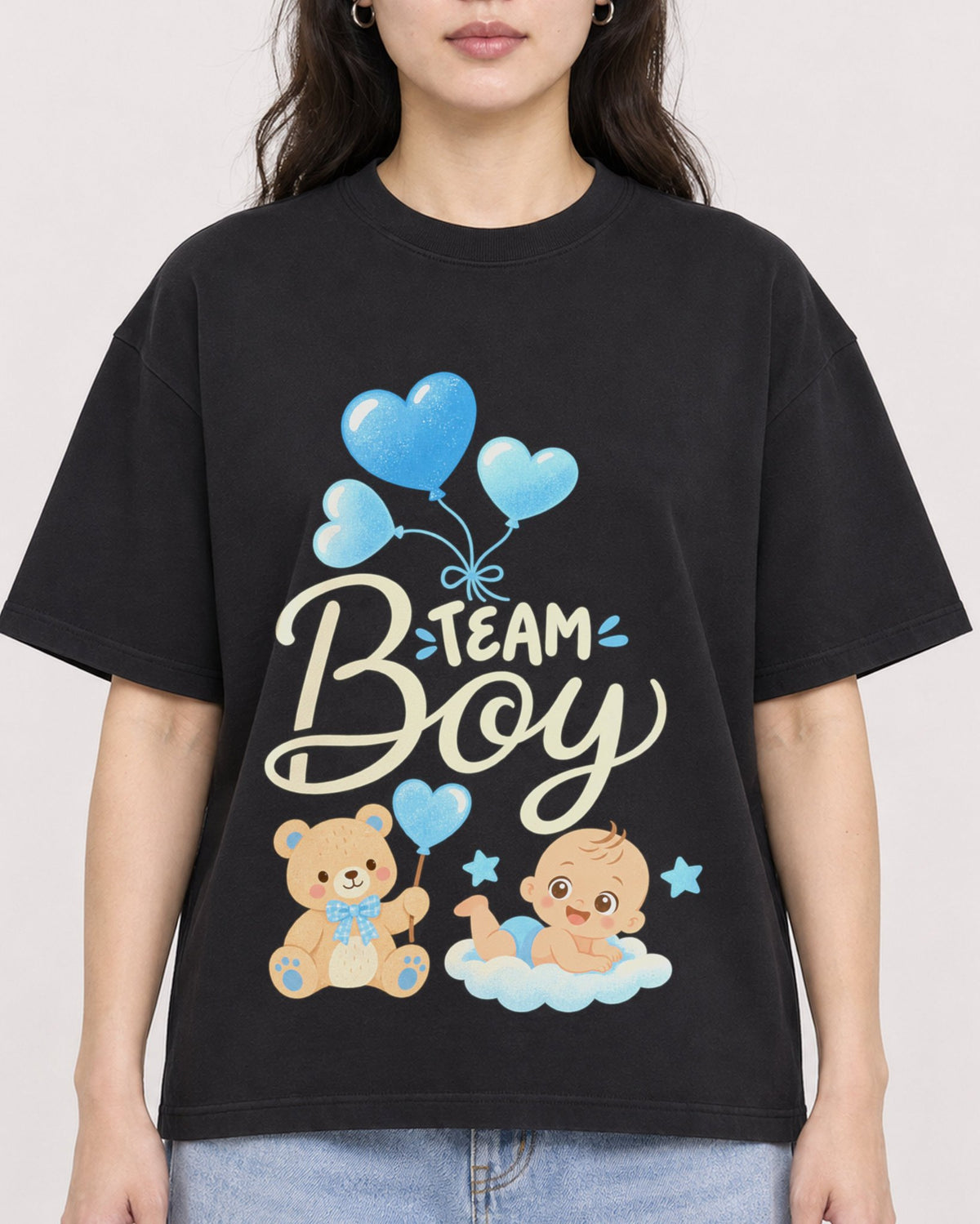 Mockup Boxy Heavyweight Tee Black female close-up 03