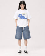 Mockup Boxy Heavyweight Tee White female full-body 01