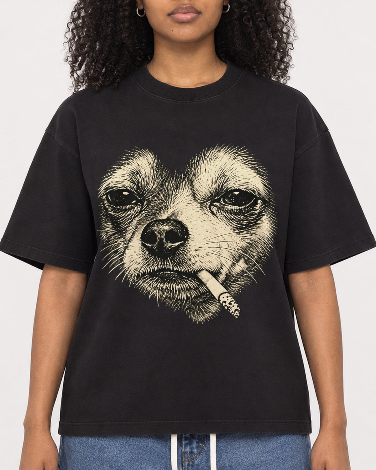 Mockup Boxy Heavyweight Tee Black female close-up 05