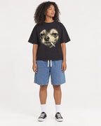 Mockup Boxy Heavyweight Tee Black female full-body 05