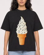 Mockup Boxy Heavyweight Tee Black female close-up 07