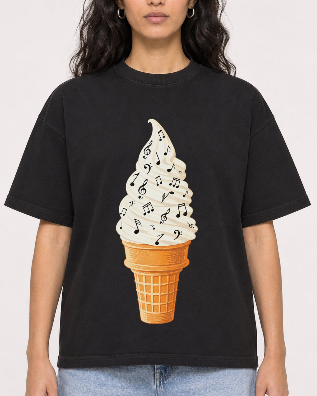 Mockup Boxy Heavyweight Tee Black female close-up 07