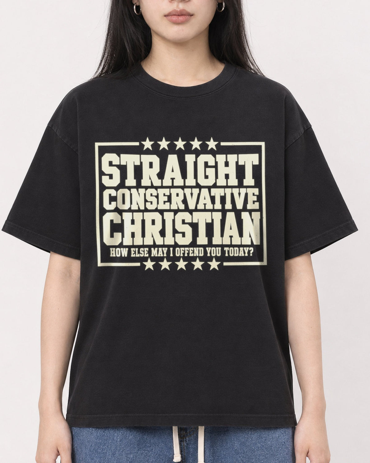 Mockup Boxy Heavyweight Tee Black female close-up 01