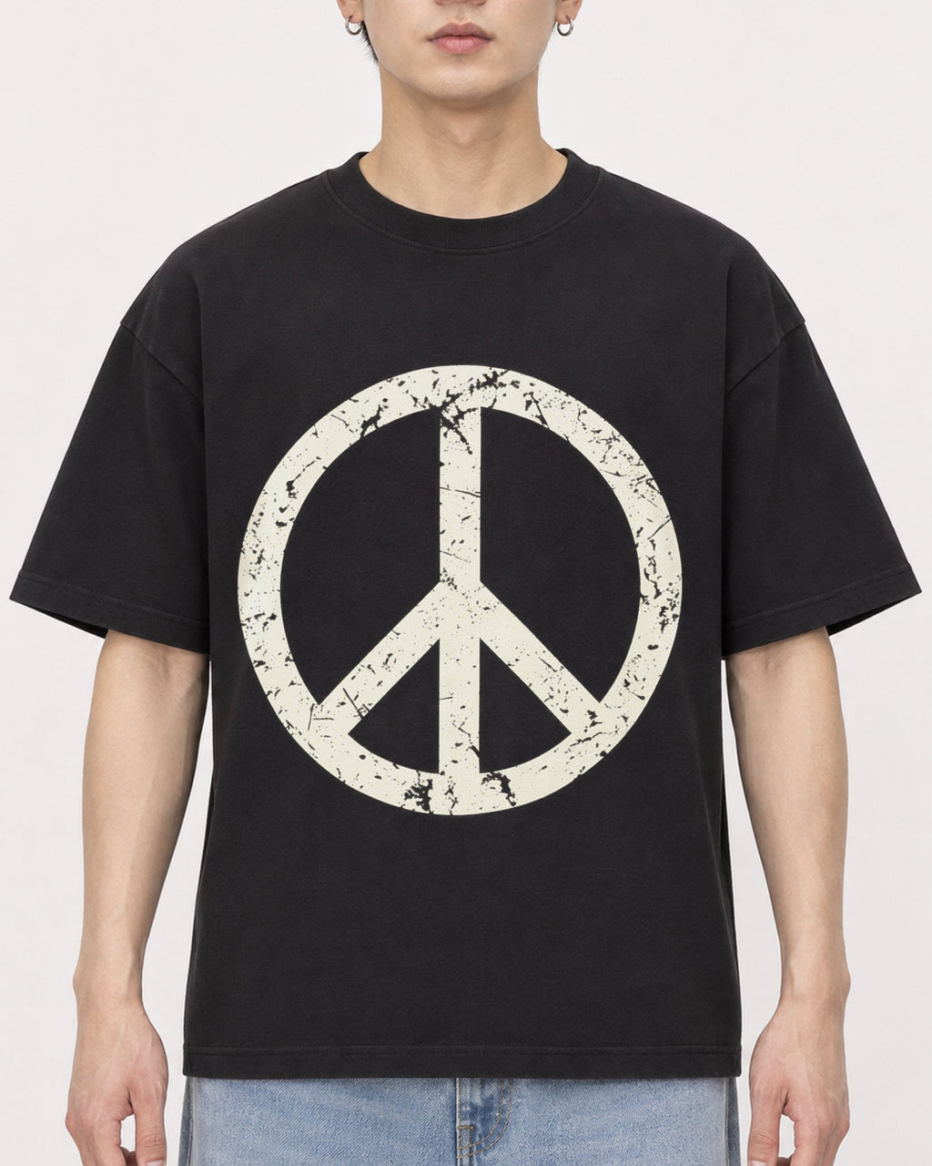 Mockup Boxy Heavyweight Tee Black male close-up 01