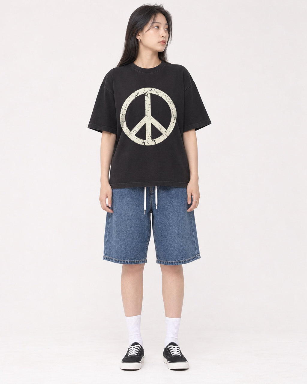 Mockup Boxy Heavyweight Tee Black female full-body 01