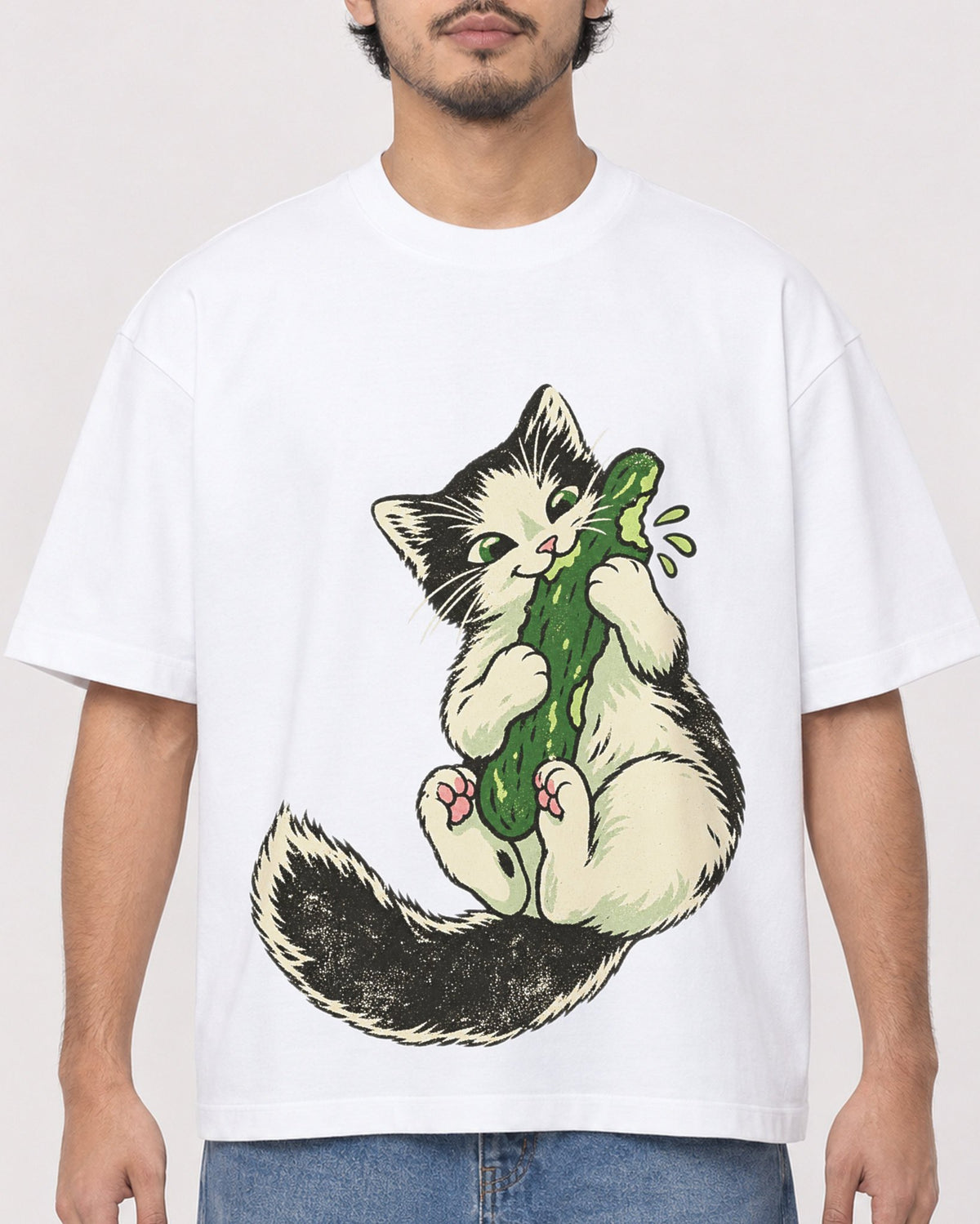 Mockup Boxy Heavyweight Tee White male close-up 02