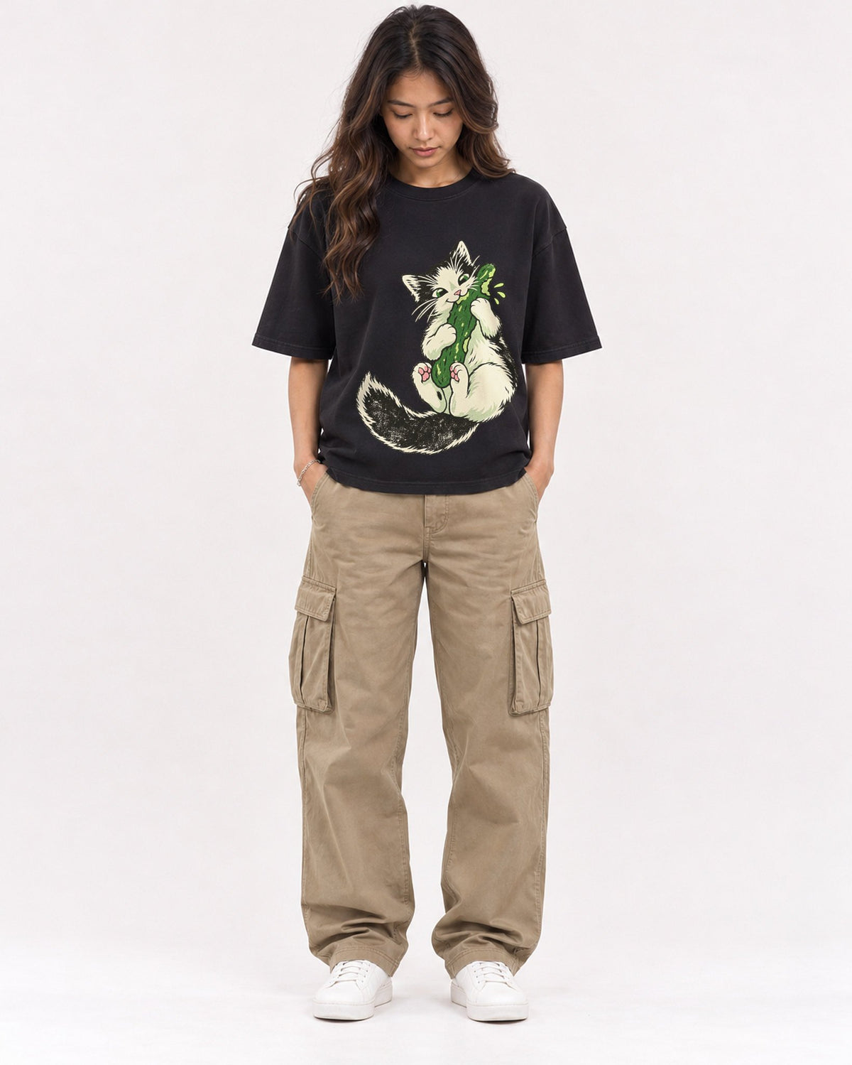 Mockup Boxy Heavyweight Tee Black female full-body 02