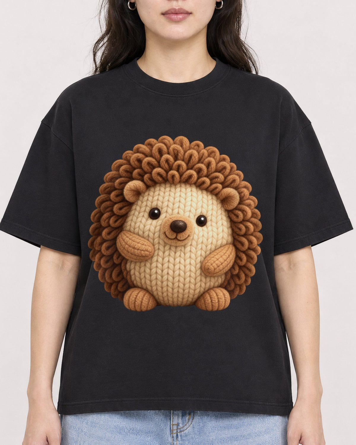 Mockup Boxy Heavyweight Tee Black female close-up 03