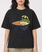 Mockup Boxy Heavyweight Tee Black female close-up 02