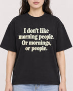 Mockup Boxy Heavyweight Tee Black female close-up 03